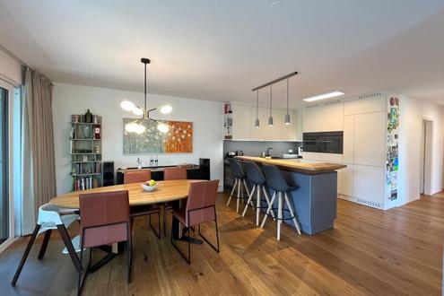 Neue Luxuswohnung mit großzügiger Terrasse in absoluter Ruhelage mit Top Verkehrsanbindung