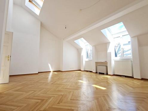 GONZAGAGASSE, BRSE-NHE, klimatisiertes 122 m2 Dachgeschoss mit 8 m2 Terrasse, 3 Zimmer, Komplettkche, 2 Bder, Parketten