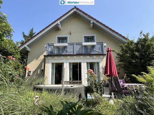 1220 Wien - Moderner Holzriegelbau mit Terrasse & Balkon auf Grundstck 1.486 m mit 2 Wohnhusern
