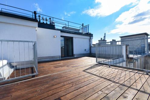 3 Zimmerwohnung Dachgeschowohnung mit grozgiger 38 m Terrasse