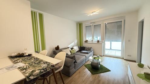 Neuwertige 2 Zimmerwohnung mit sdwestlichen Balkon + Parkplatz inklusive in Bester Lage von Wiener Neustadt zur Anmietung ab Oktober!