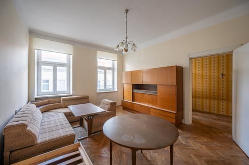 ++NEU++ Sanierungsbedrftige 2-Zimmer ALTBAUWOHNUNG mit Balkon!!