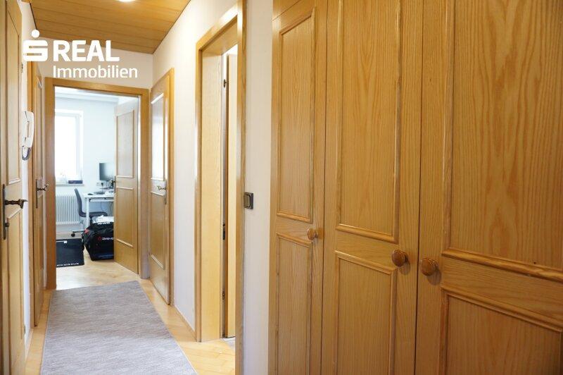 Flur mit Einbauschrank