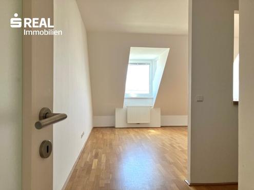 MODERNE DG WOHNUNG perfekte ffentliche Anbindung