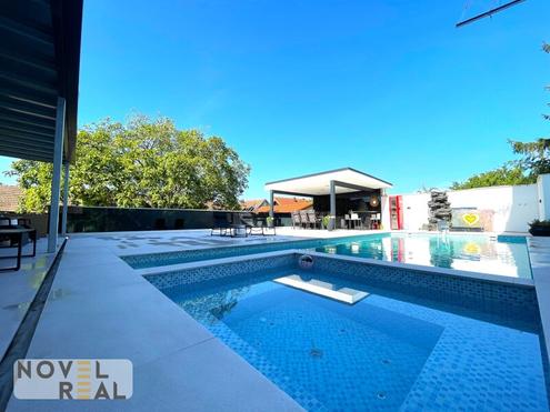Exklusives Neubauprojekt: Drei Luxurise Villen mit Pool und Garten