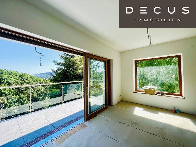 DECUS