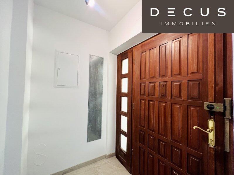 DECUS