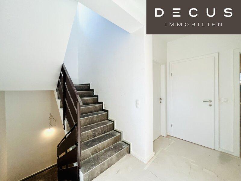 DECUS