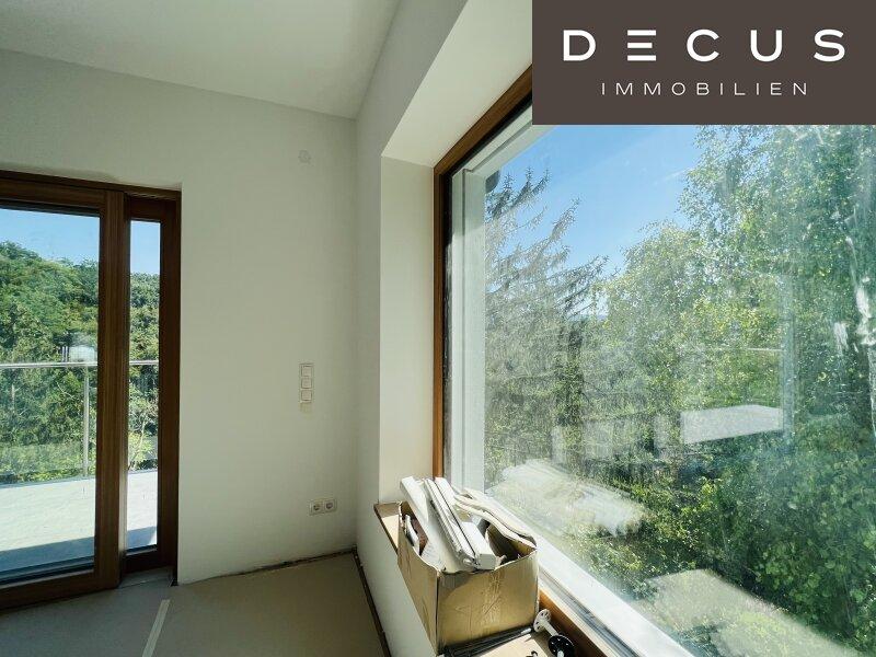 DECUS