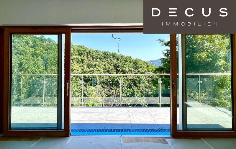 DECUS