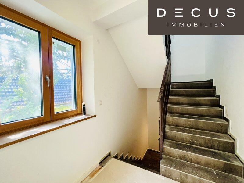 DECUS