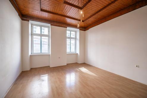 ++Q16++ sanierungsbedürftige 2-Zimmer Altbauwohnung in guter Lage