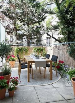 Terrasse zum begrünten Innenhof + perfekte Anbindung!