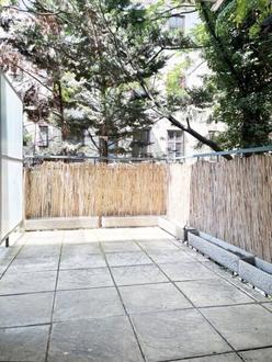 West-Terrasse zum Innenhof - perfekt angebunden!