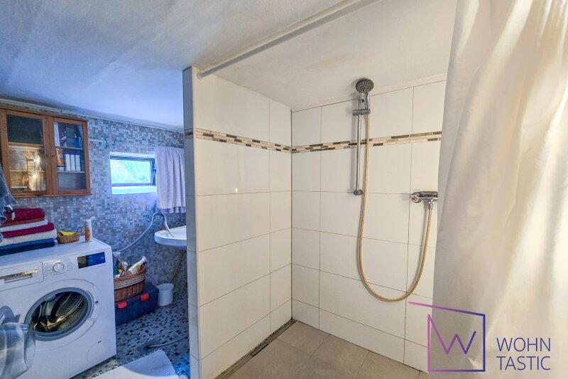 Bad im Keller mit Dusche & Waschmaschine