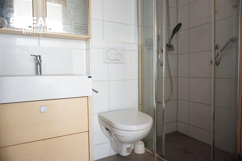 smartes Bad mit Dusche und WC