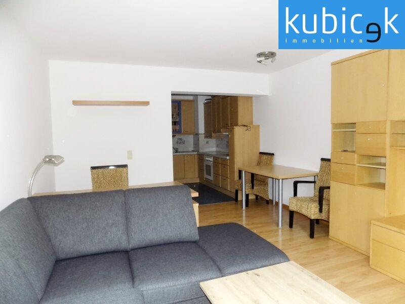 Wohnzimmer mit Blick zur Kche