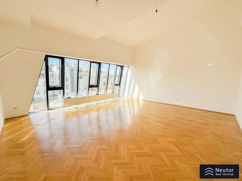 DIREKT AM NASCHMARKT- KLIMAANLAGE - ELEGANZ UND STIL- UNBEFRISTET- MIT DACHTERRASSE- 2 ZIMMER - MAISONETTE