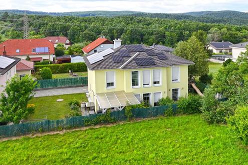 Familienfreundliches, modernes Haus in idyllischer Naturlage in Pressbaum