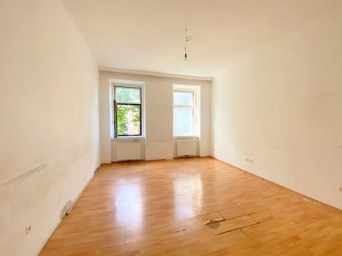 SONNIG und RUHIG! ALTBAU-WOHNUNG zu SANIEREN