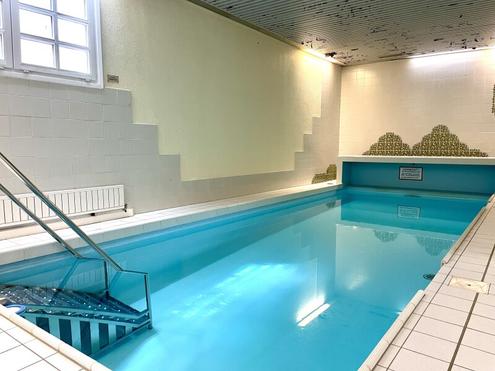 Stilvolle Dachgeschoßwohnung in exklusiver Grünruhelage im Herzen von Alt-Hietzing - mit Schwimmbad, Terrasse und Garagenplatz