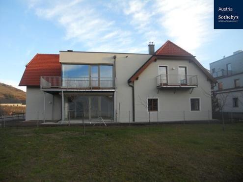 Modernes Zinshaus im Zentrum von Drnstein