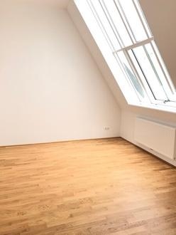 Dachwohnung / wie Erstbezug