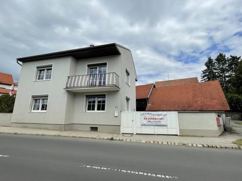 EINFAMILIENHAUS MIT NEBENGEBUDE UND SCHEUNE/GARAGE!