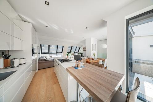 EXZELLENTE DACHWOHNUNG in TOPZUSTAND mit TERRASSE, GARAGE und PERFEKTEM GRUNDRISS in TOPLAGE nächst LOQUAIPLATZ und MARIAHILFER STRASSE
