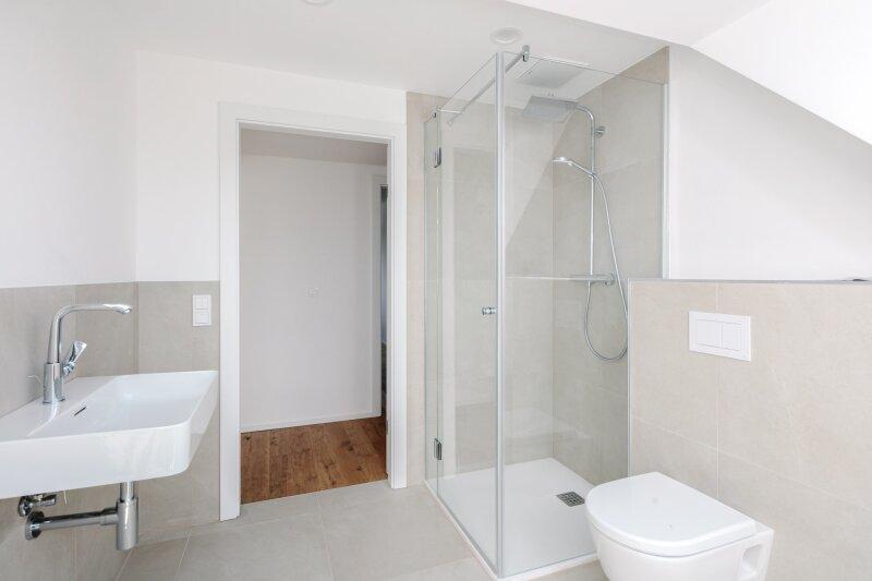 Badezimmer mit Dusche
