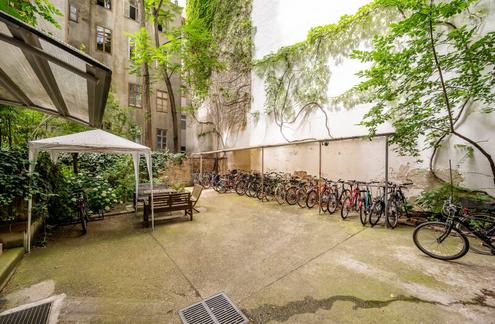 ++NEU++ Sanierungsbedürftige 3-Zimmer Altbauwohnung im Erdgeschoss!