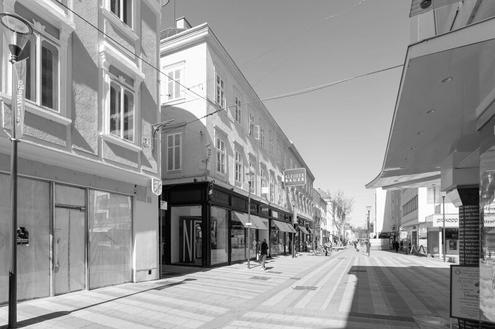 Kleines Zinshaus Mitten In Der Stadt