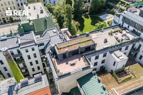 Luxuriöser DG-Wohntraum: 216 m², 3 Zimmer, Balkon & 2 Terrassen
