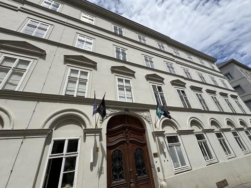 Stilvolle Dachgeschosswohnung - Modernes Wohnen in zentraler Lage!