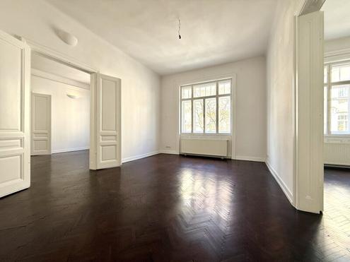 PRACHTVOLLE STILALTBAUWOHNUNG im DRITTEN LIFTSTOCK in TOPMIKROLAGE nächst CITY, DONAUKANAL und PRATER!