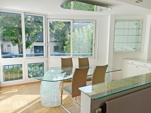 Stadtleben im Grünen - Stilvolle Wohnung mit Terrasse und Garten
