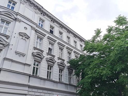 SIEBENBRUNNENPLATZ, gepflegte 85 m2 Altbau, 3 Zimmer, Küche, Wannenbad, Parketten, WG-geeignet, Reinprechtsdorfer Straße