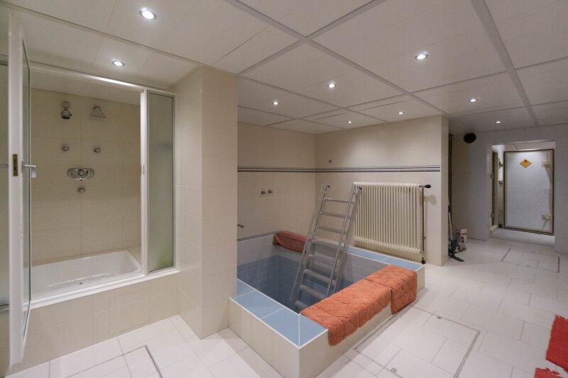 Saunabereich: vorbereitete Sauna, Tauchbecken