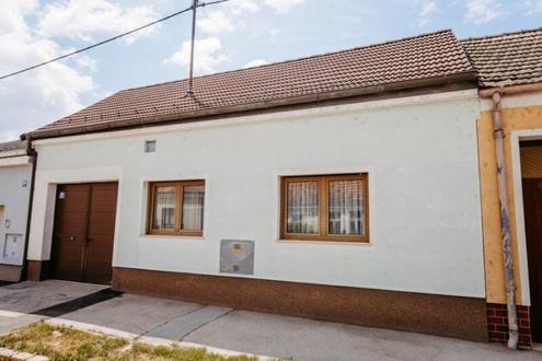Erleben Sie die  Ausstrahlung. Landhaus in typisch  Weinviertler L Form, bestgepflegt