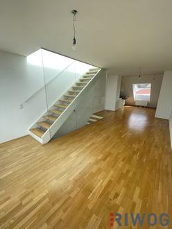 **ZENTRALE DACHGESCHOSSWOHNUNG INKL. TERRASSE**INNENHOFLAGE**2 ZIMMER**EINBAUKÜCHE**Ecke Naschmarkt