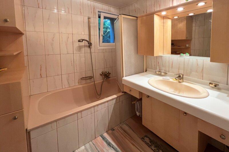 Bad mit Wanne