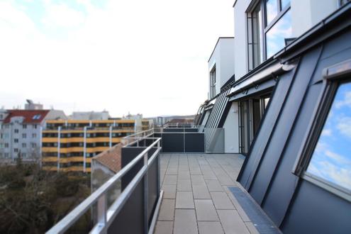 Modernes Wohnen über den Dächern Wiens - 3-Zimmer-Dachgeschosswohnung mit großer Terrasse in Ruhelage