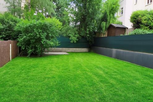 Garten mit Hobbyraum in Jedlesee