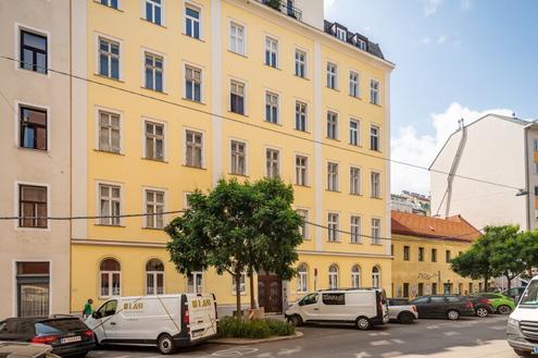 Stilaltbauwohnung mit Potenzial - ca. 122m² im 2. Stock in Toplage des 6. Bezirks