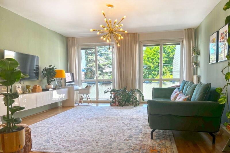 Wohnzimmer mit franzsischen Fenstern