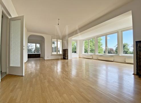 UMFANGREICHE RENOVIERUNGEN - FERTIGSTELLUNG ENDE DEZEMBER - SCHÖNES EINFAMILIENHAUS MIT POOL, TOLLER BLICK, GARAGE & GARTEN