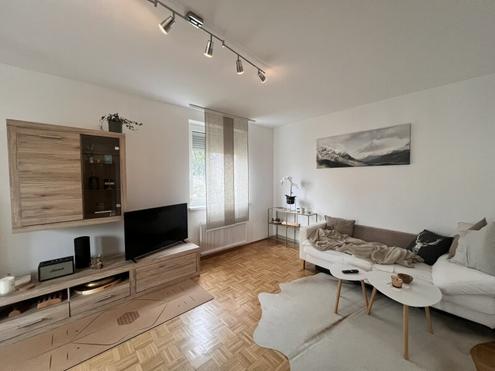 ++schne, saubere ETW mit Loggia und Auto-Abstellplatz in guter Lage**