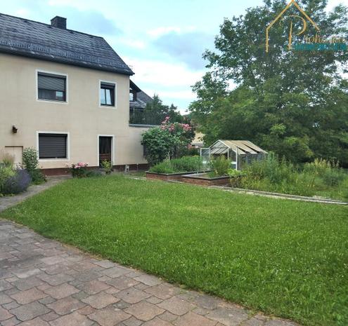 grozgiges Mehrfamilienhaus mit Einliegerwohnung und groem Garten