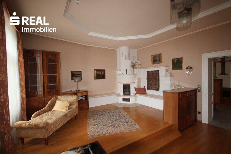 Wohnzimmer mit Kamin
