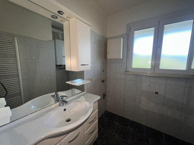 Badezimmer mit Dusche